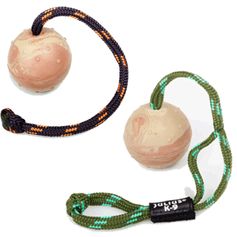Balle Julius-K9® en caoutchouc avec corde et nœud ou poignée